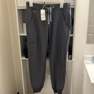 Never worn grey figs Zamora jogger petite set